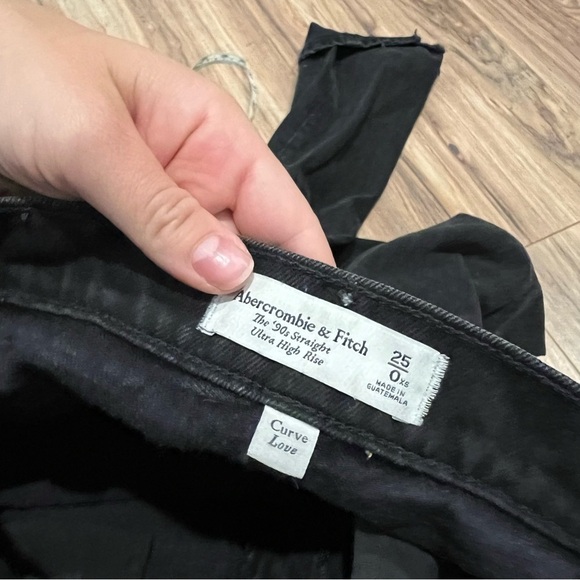 Abercrombie & Fitch Curve Love Ultra High Rise 90s Straight Jean - Picture 10 of 10